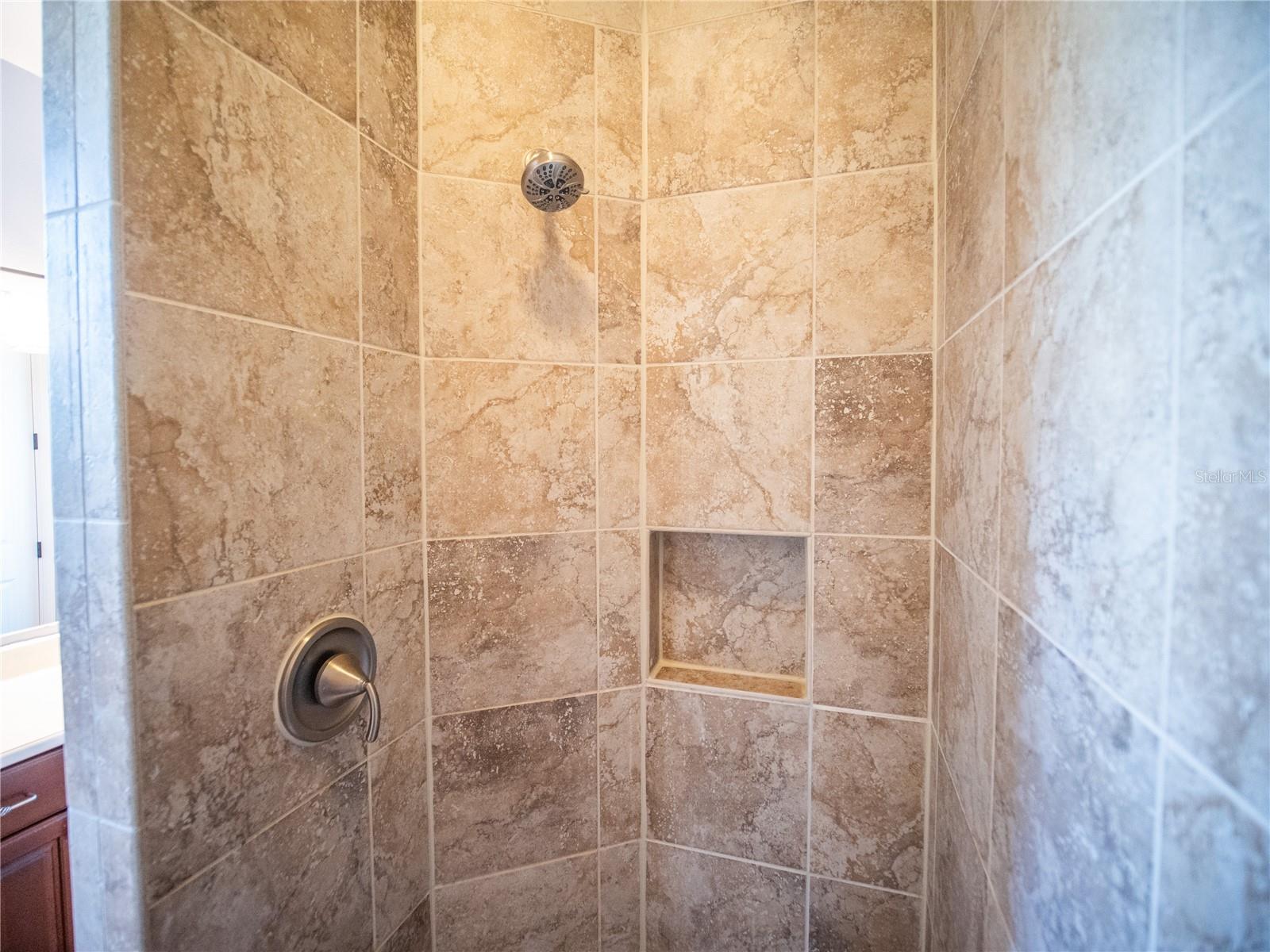 TAVARES ETOWAH PH 01 PB 45-49 LOT 39 ORB PG 1986 - Residential