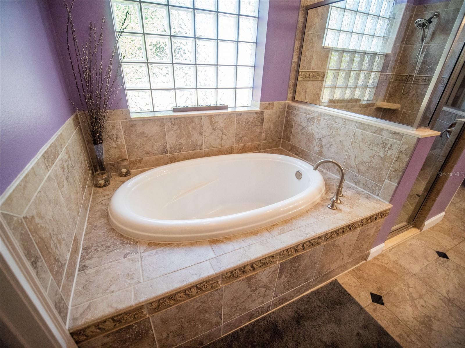 TAVARES ETOWAH PH 01 PB 45-49 LOT 39 ORB PG 1986 - Residential