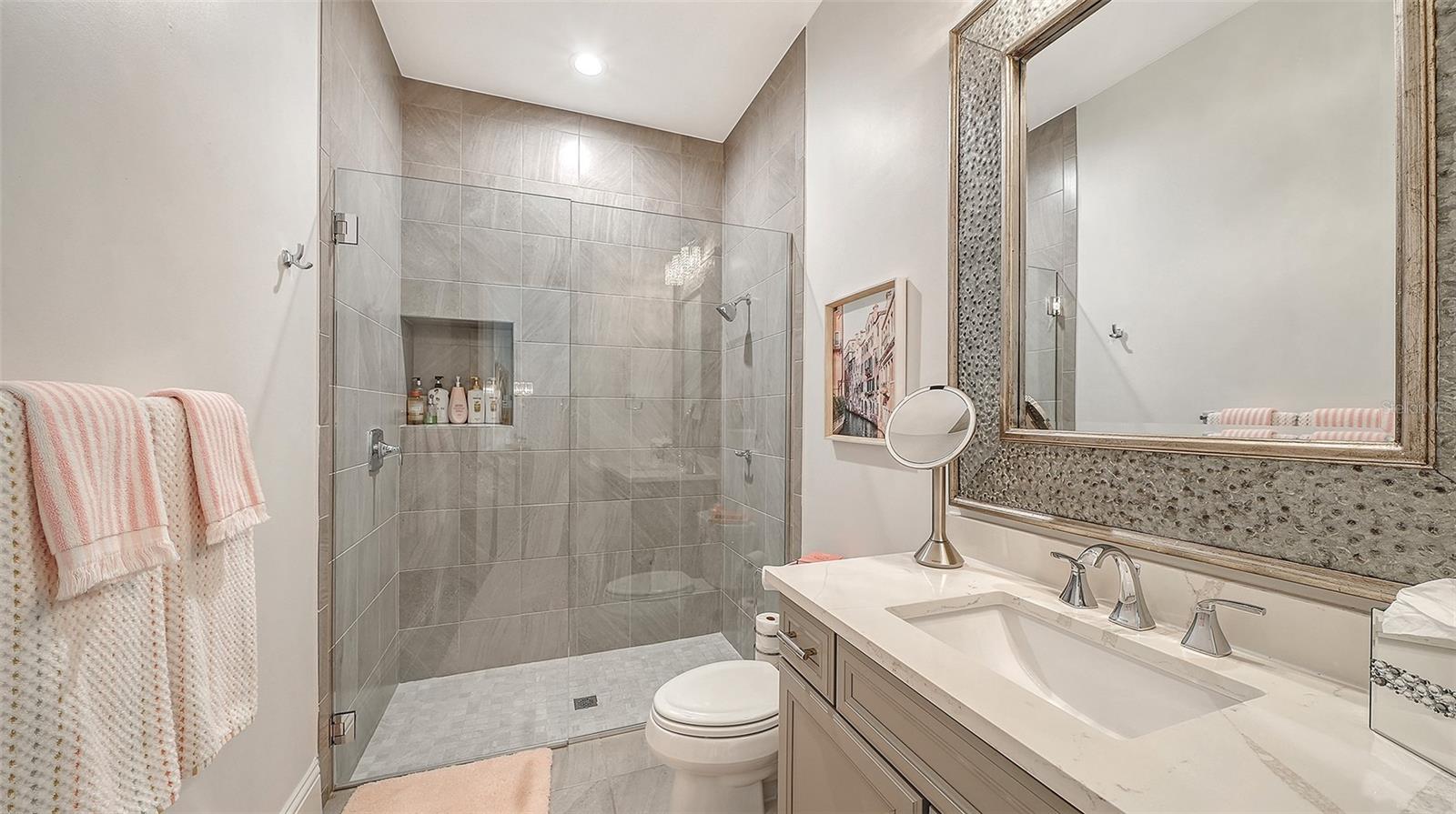 LAKE CLUB PH II - Residential