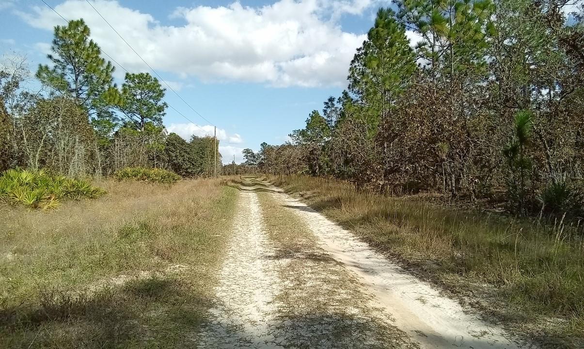 ROLLING HILLS UN 01 - Land