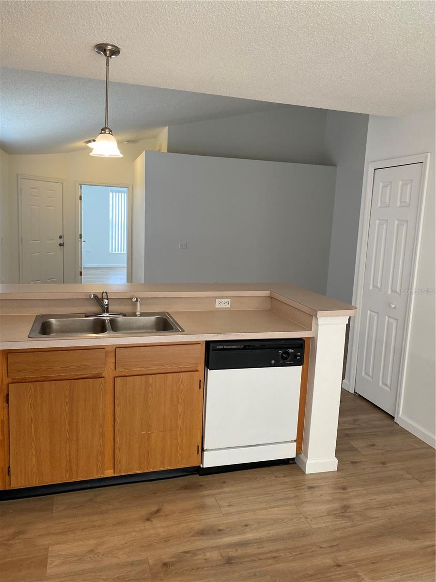 ROYAL RIDGE PH 02 - Residential Lease