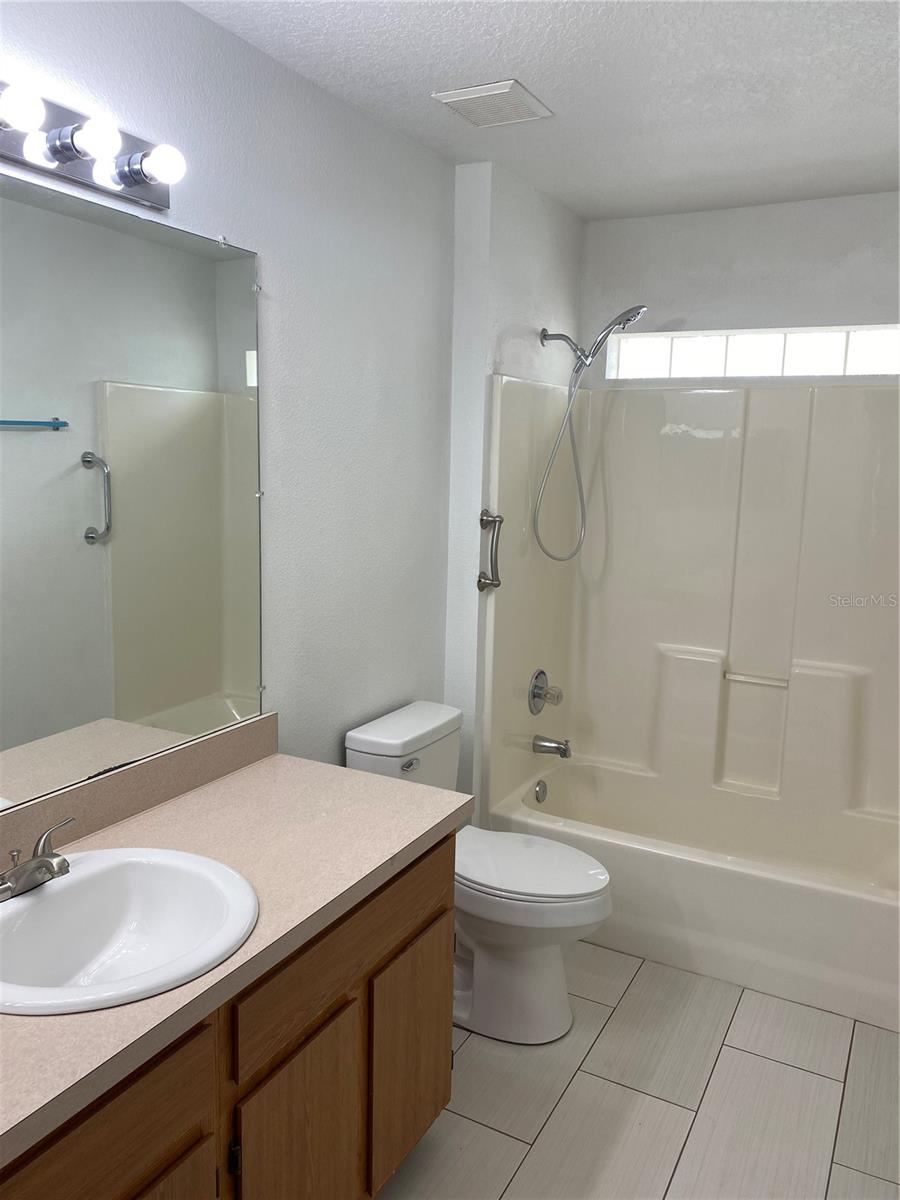 ROYAL RIDGE PH 02 - Residential Lease