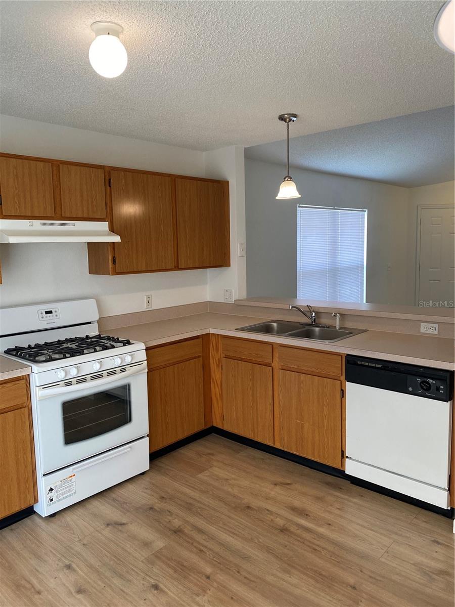 ROYAL RIDGE PH 02 - Residential Lease