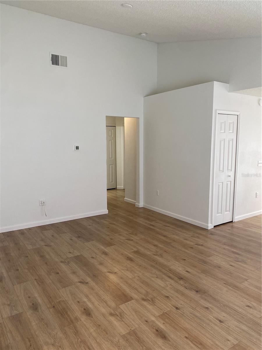 ROYAL RIDGE PH 02 - Residential Lease