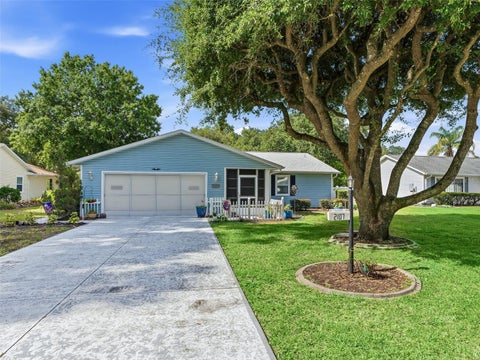 Photo of 2107 Greenlaw Court, Leesburg, FL 34788 (MLS # G5114283)