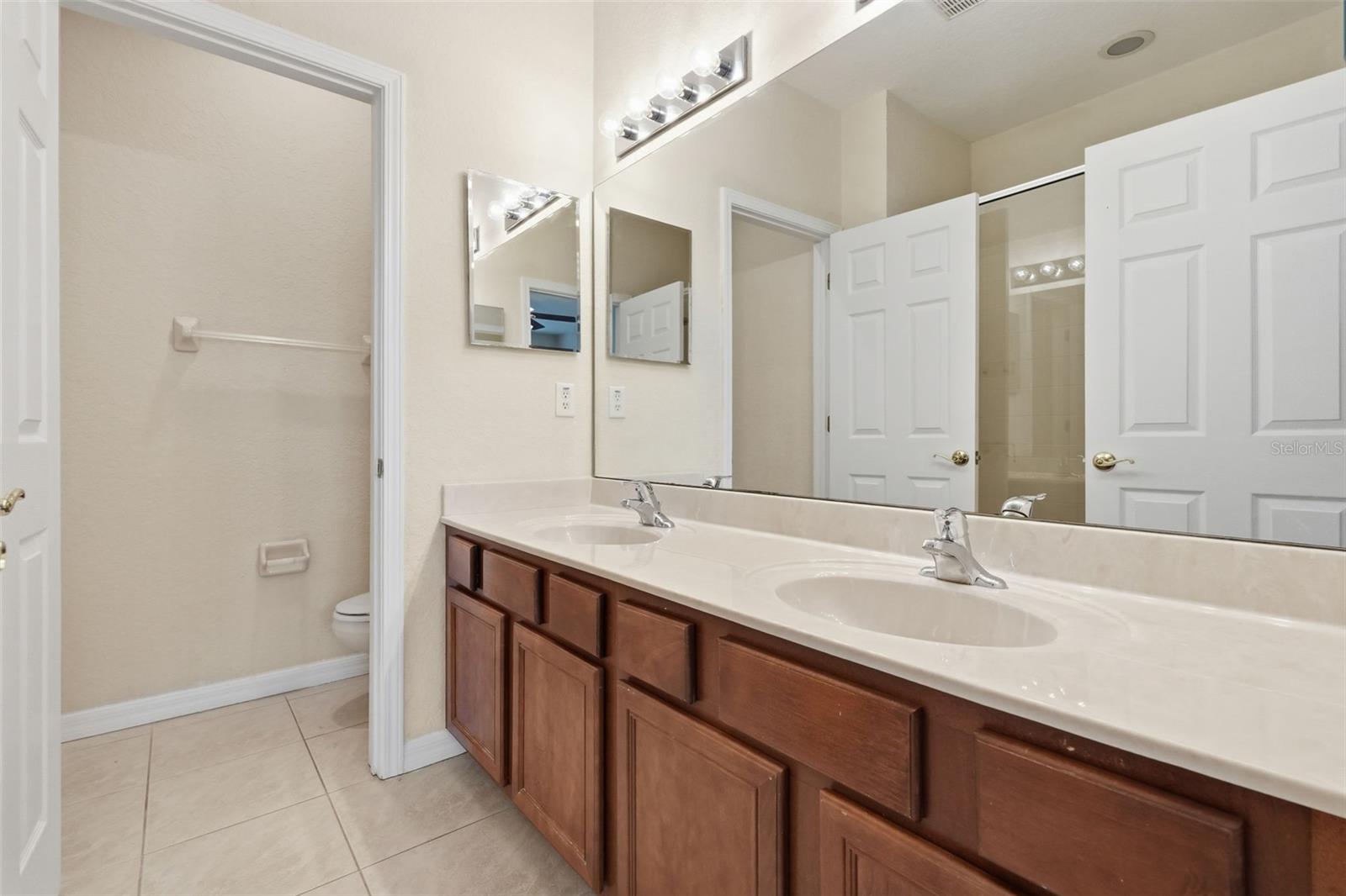 SEVEN OAKS - Residential