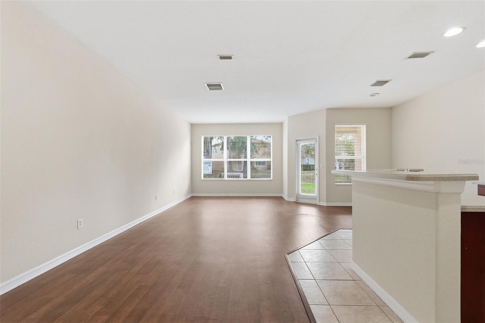 SEVEN OAKS - Residential