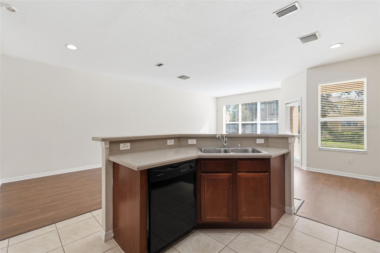 SEVEN OAKS - Residential