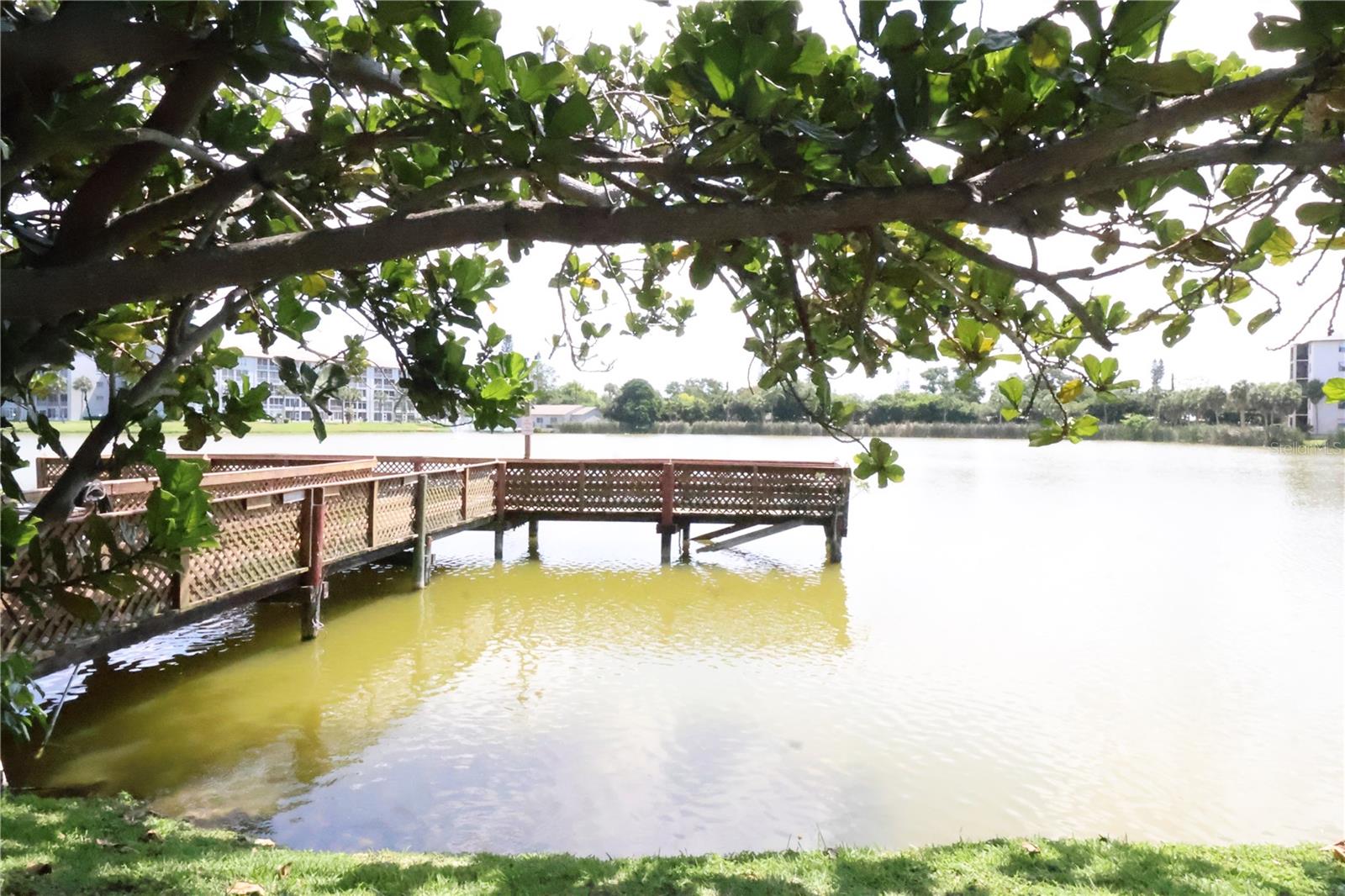 BAYSHORE ON THE LAKE APTS SEC 1 - Residential