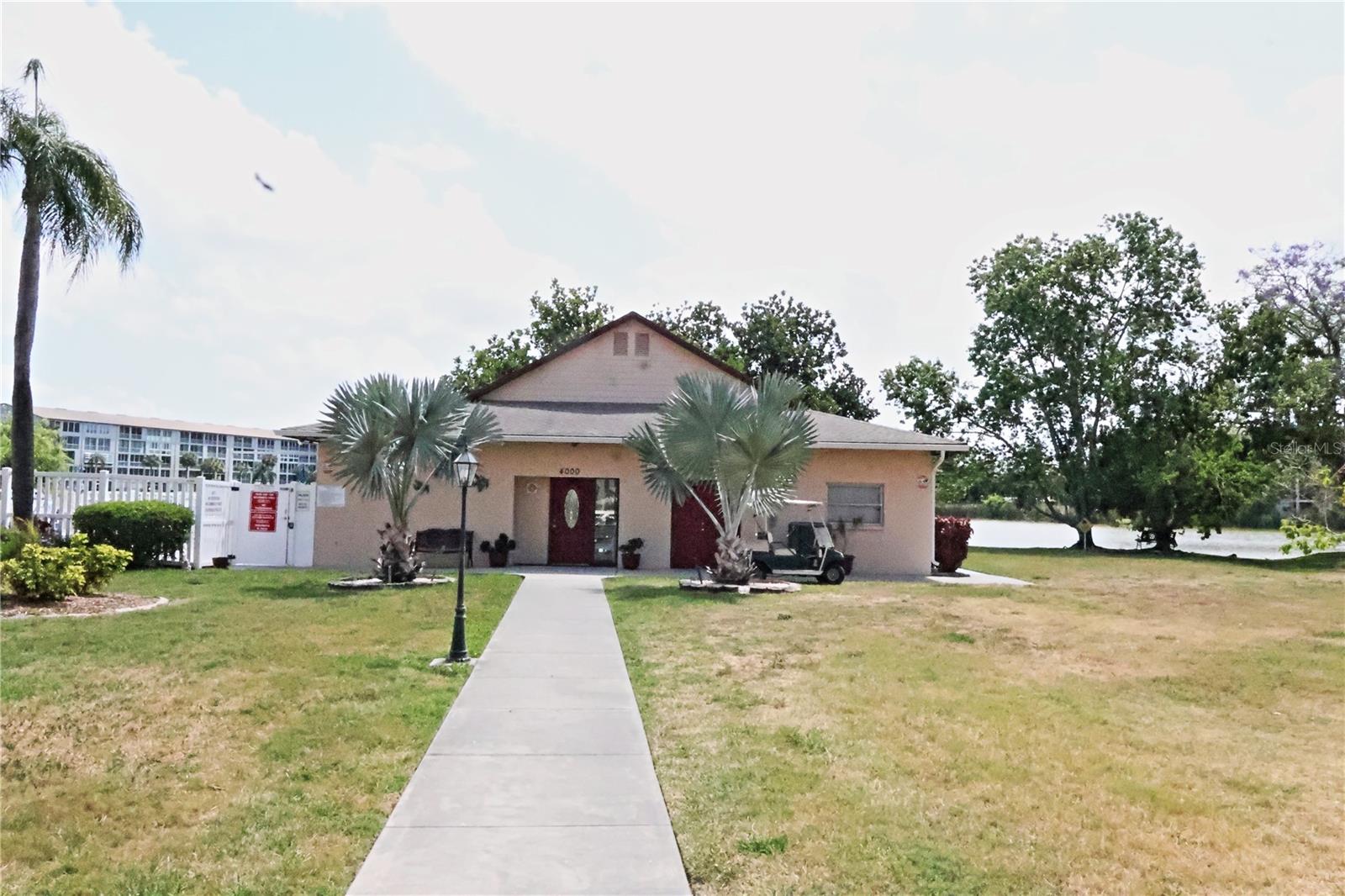 BAYSHORE ON THE LAKE APTS SEC 1 - Residential