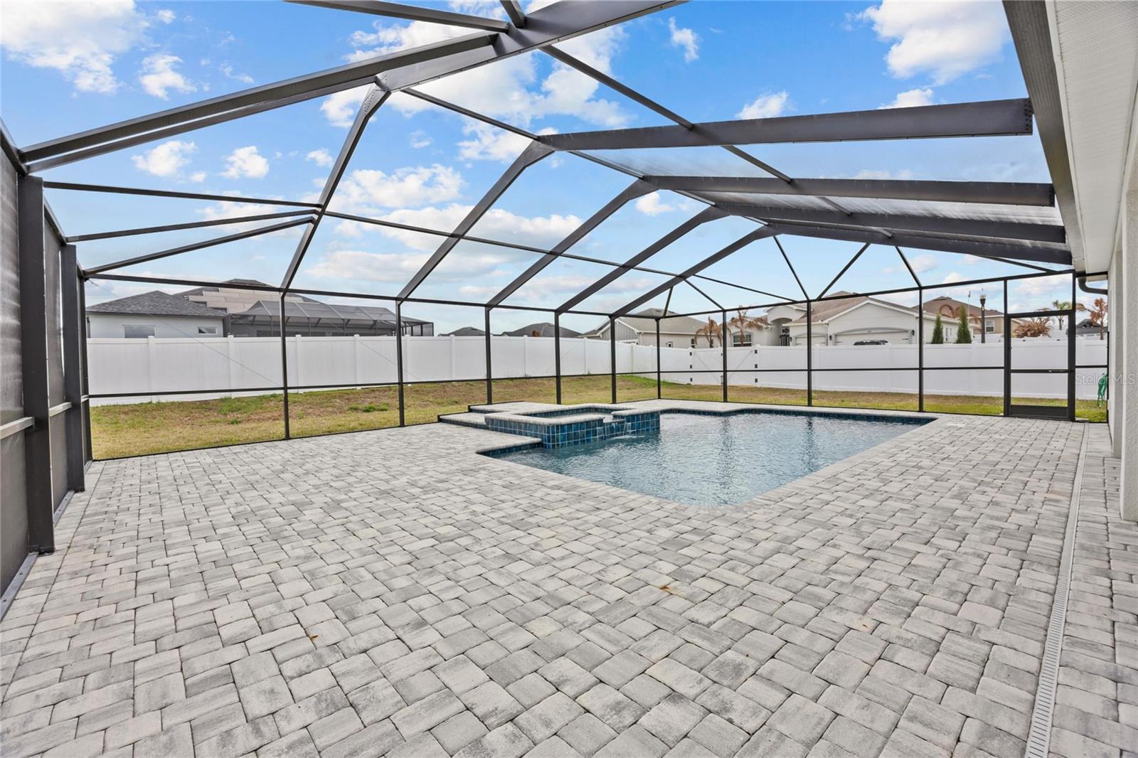 TREYMONT - Residential