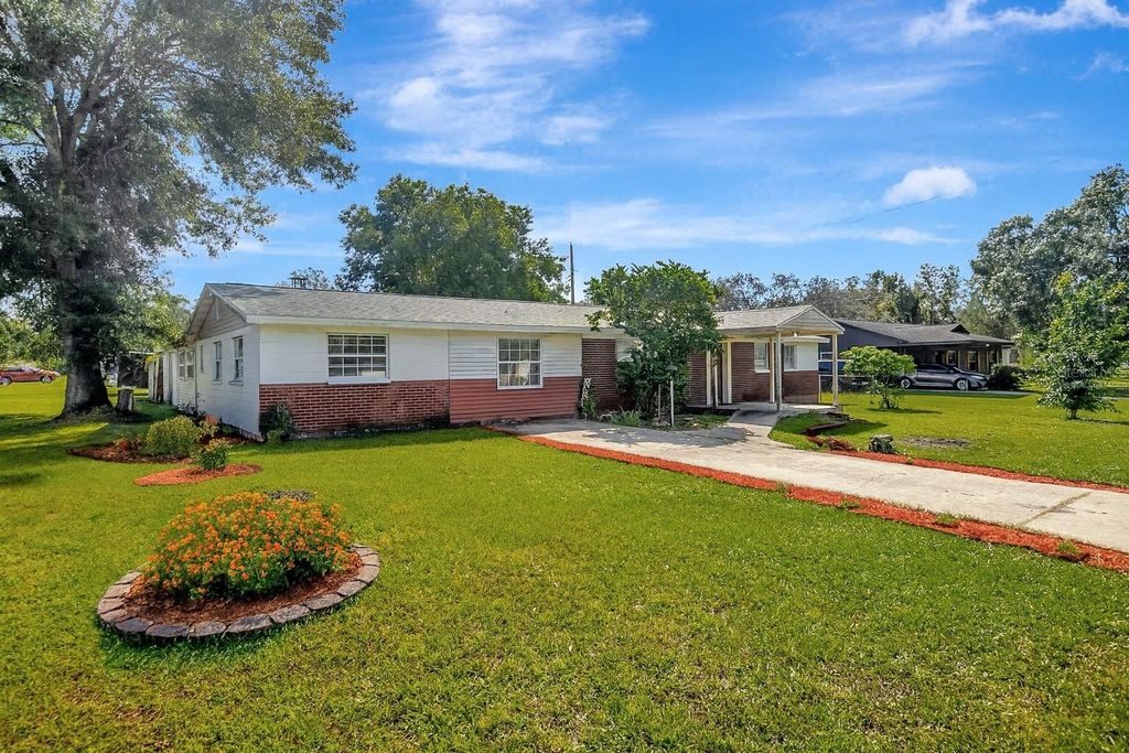 Photo of 11207 N 51st Street, Tampa, FL 33617 (MLS # TB8435907)
