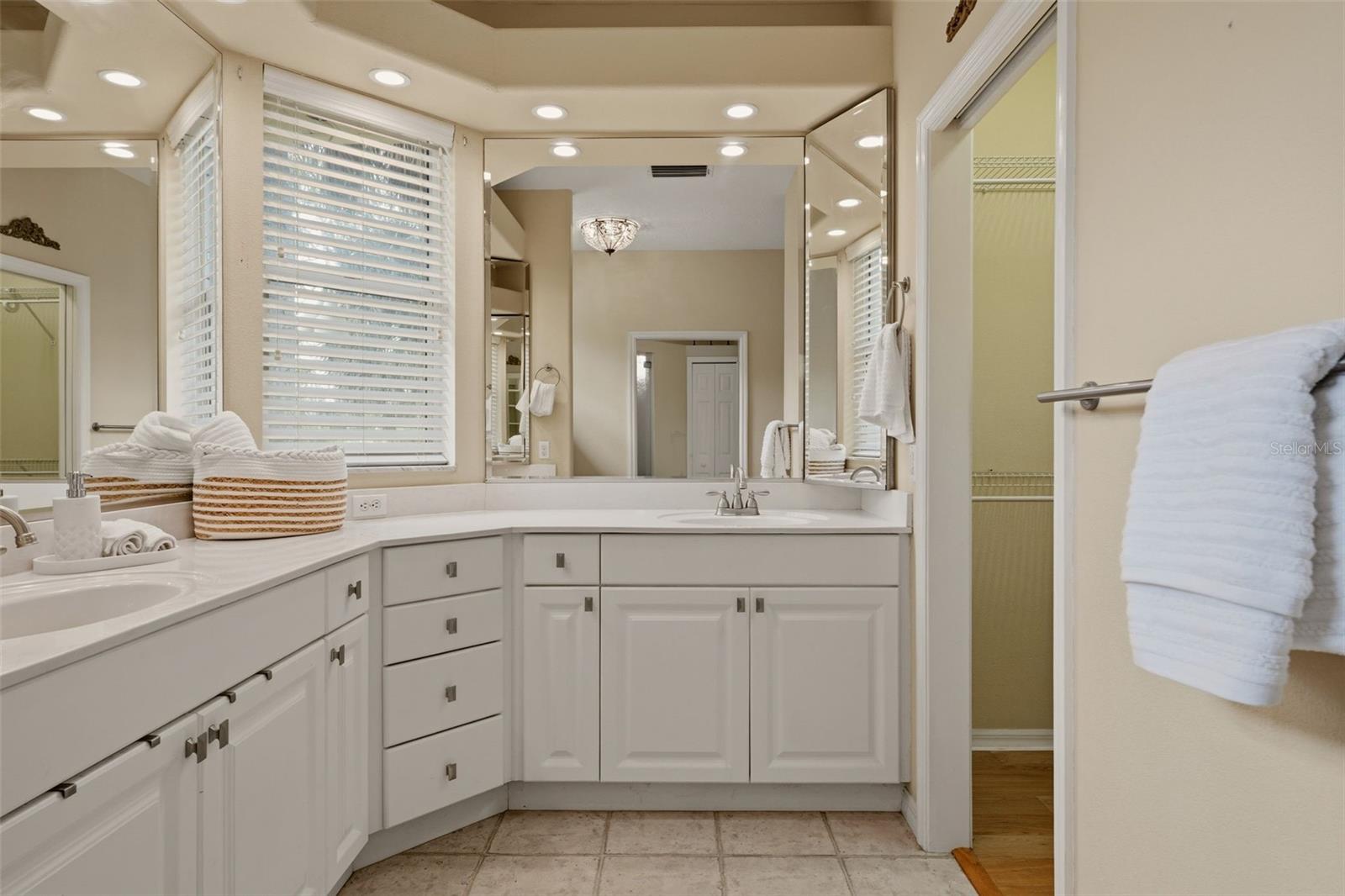 CALUSA LAKES - Residential