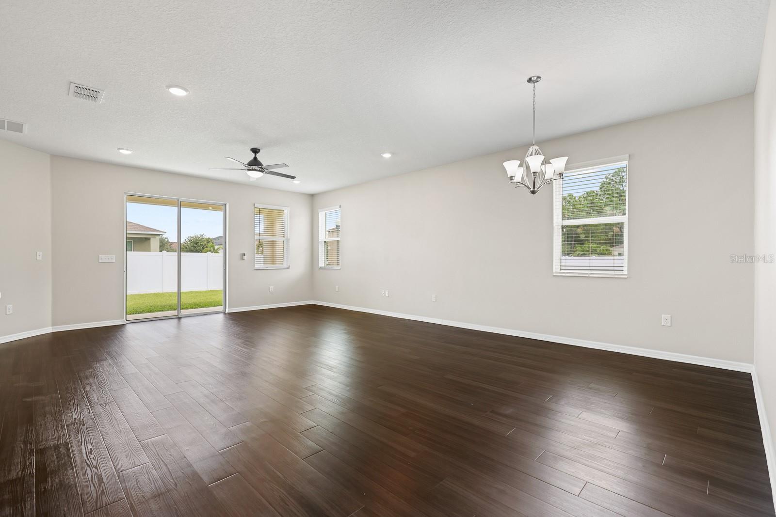 MIRABELLA - Residential Lease