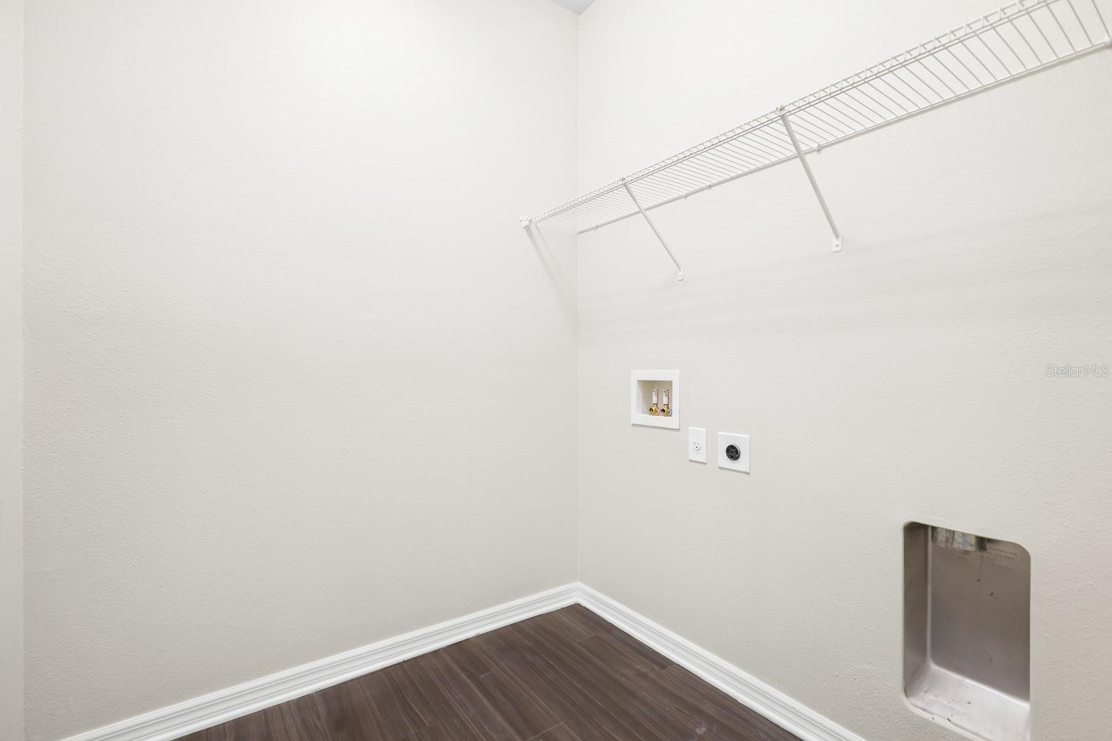MIRABELLA - Residential Lease
