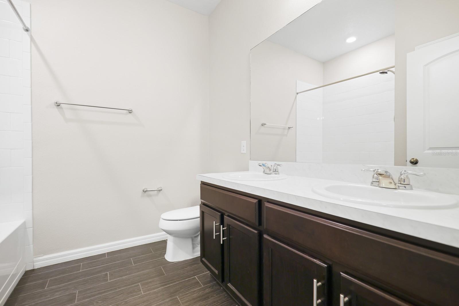 MIRABELLA - Residential Lease