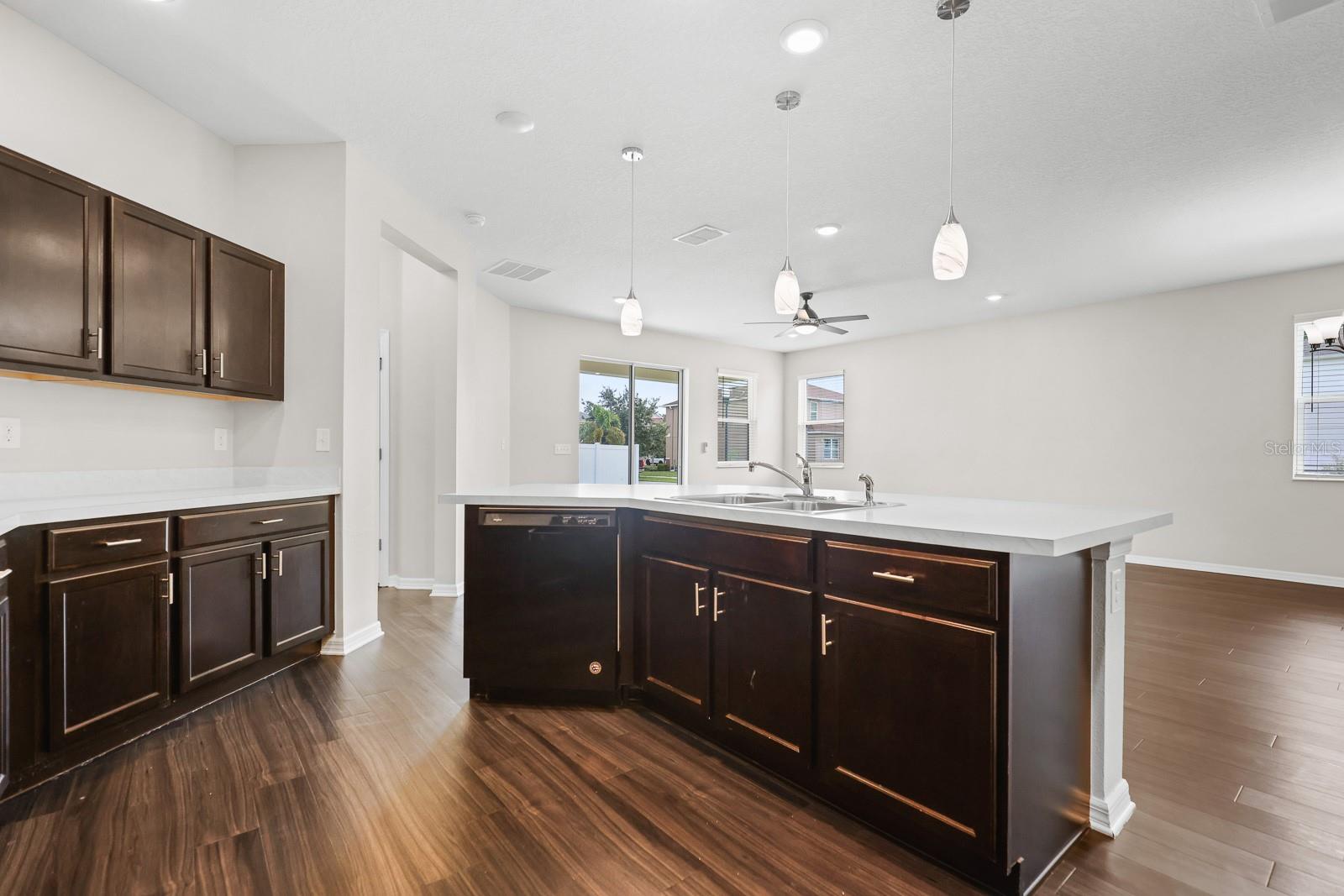 MIRABELLA - Residential Lease