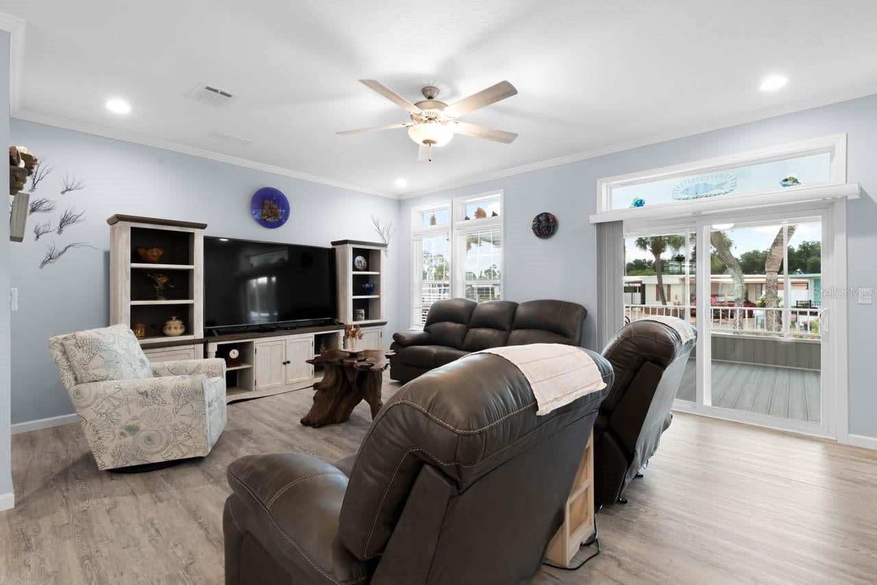 102 E SAINT LUCIA LOOP, APOLLO BEACH, FL, 33572 4 102 E SAINT LUCIA LOOP