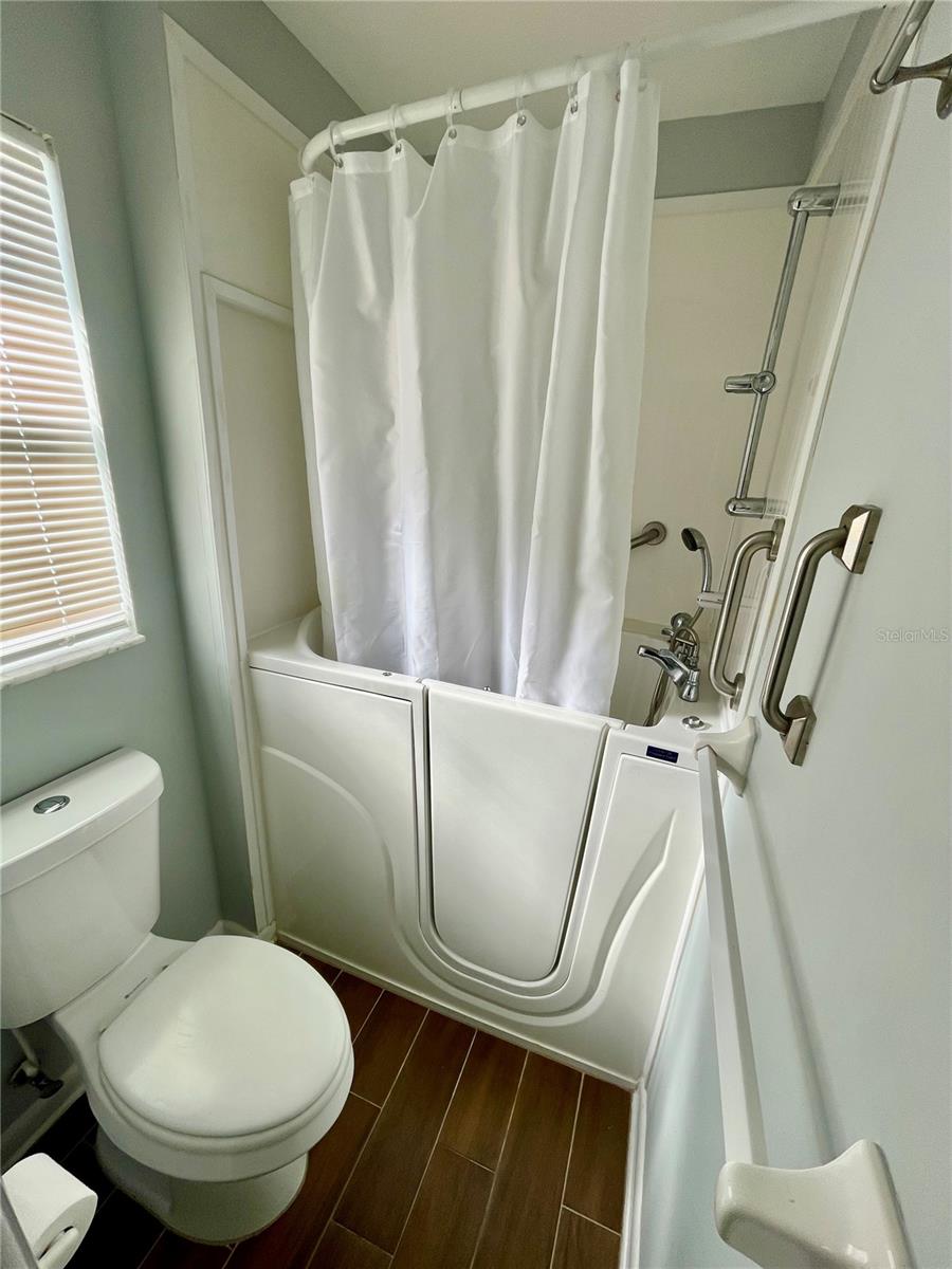 COLONNADES PH 02 - Residential