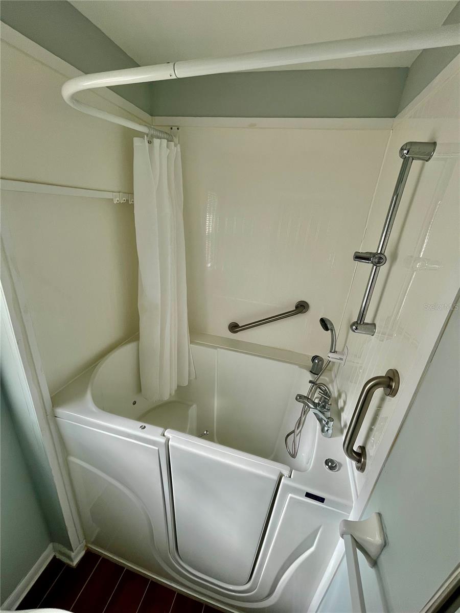 COLONNADES PH 02 - Residential