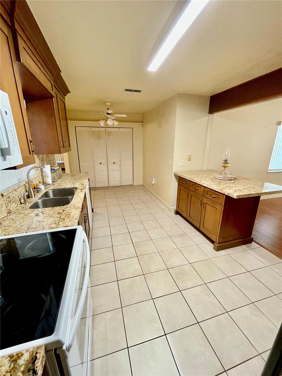 COLONNADES PH 02 - Residential