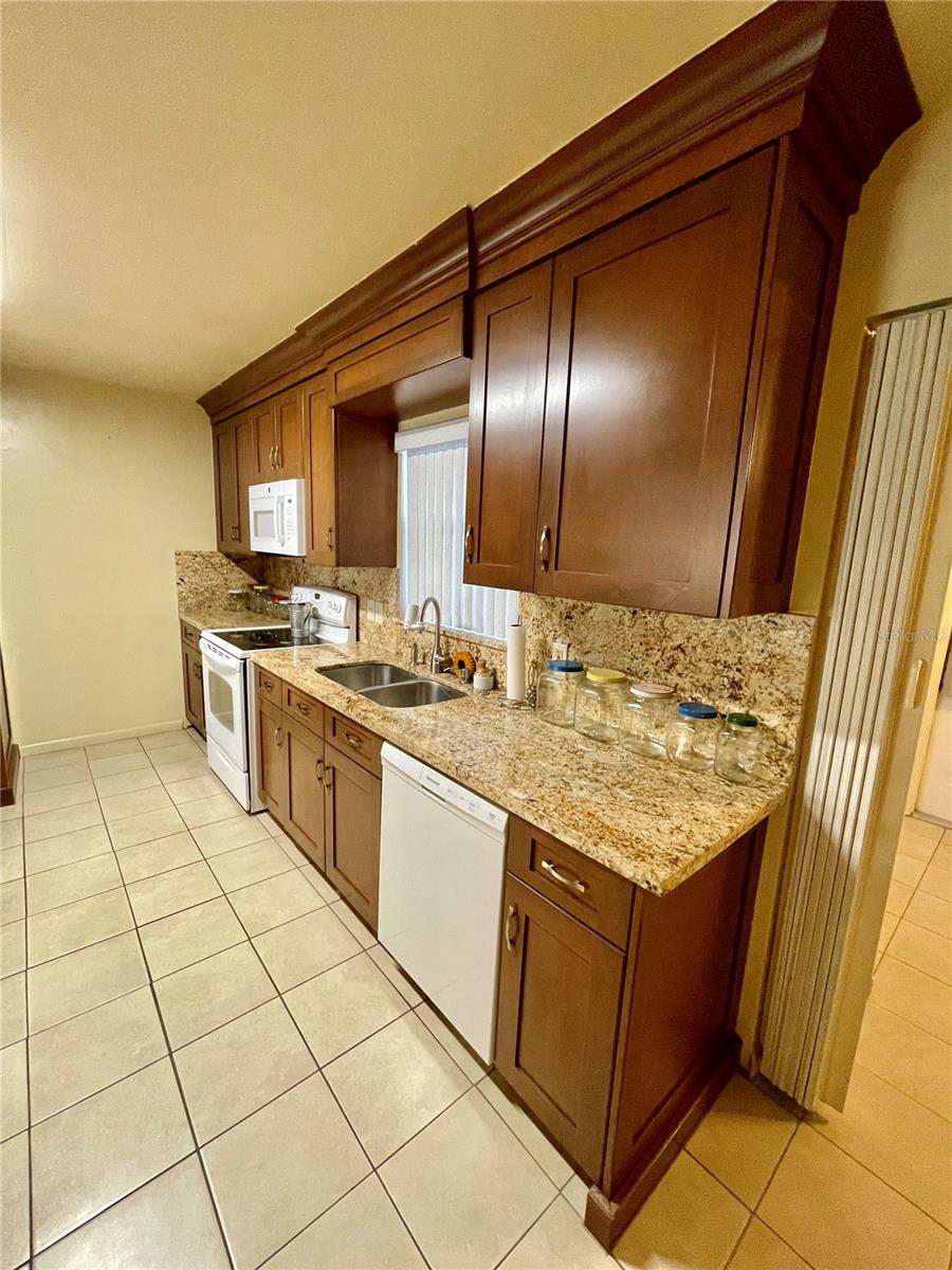 COLONNADES PH 02 - Residential