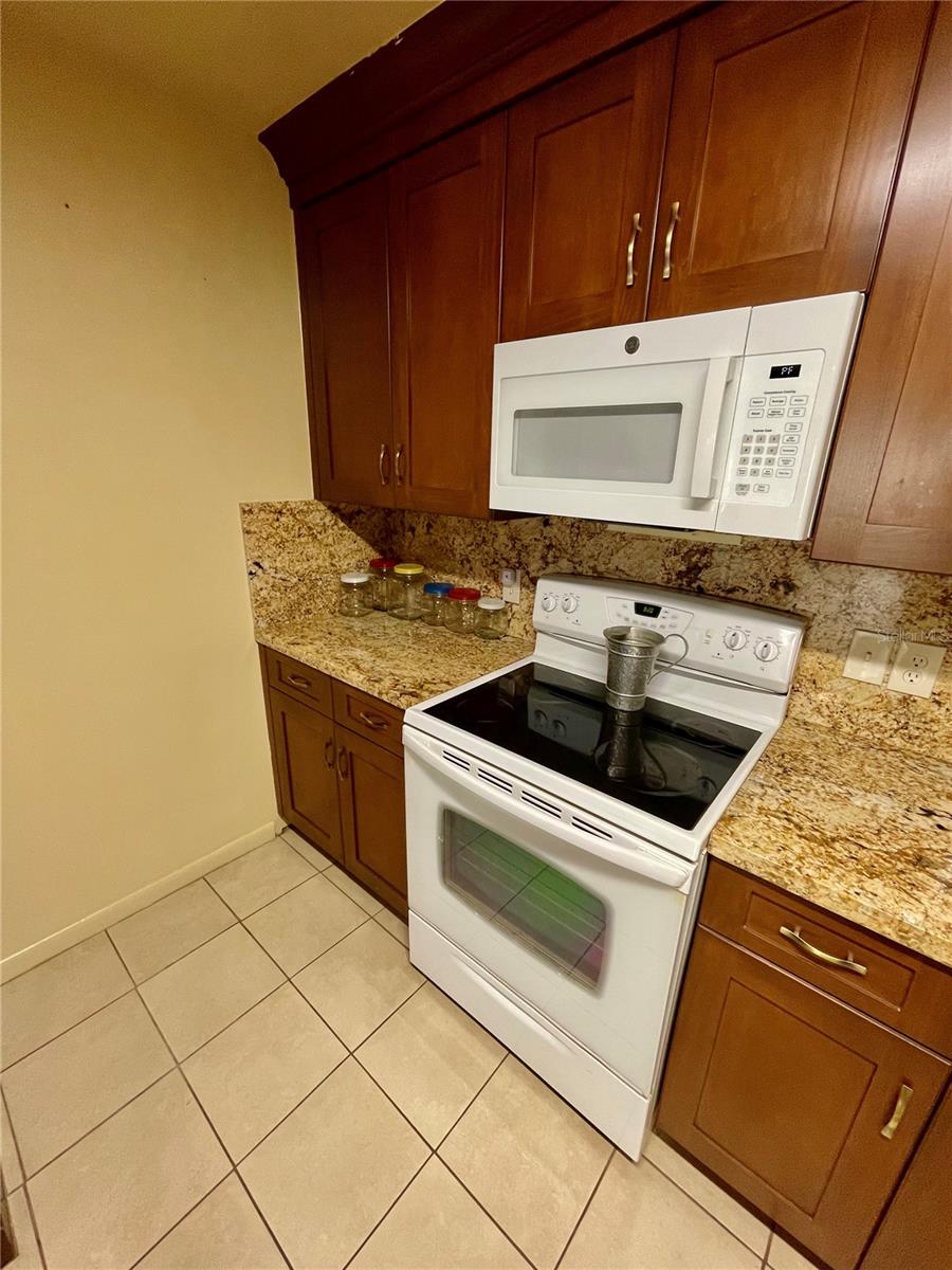 COLONNADES PH 02 - Residential