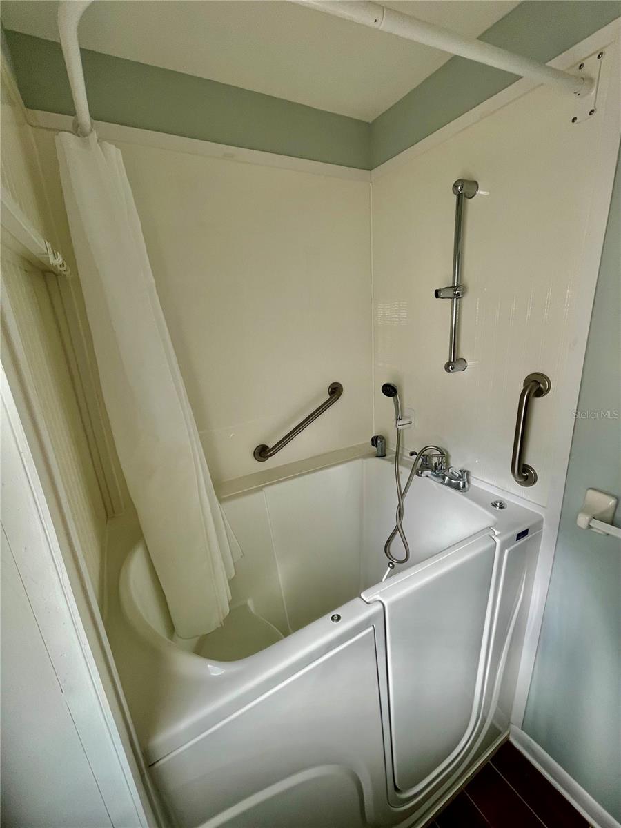 COLONNADES PH 02 - Residential