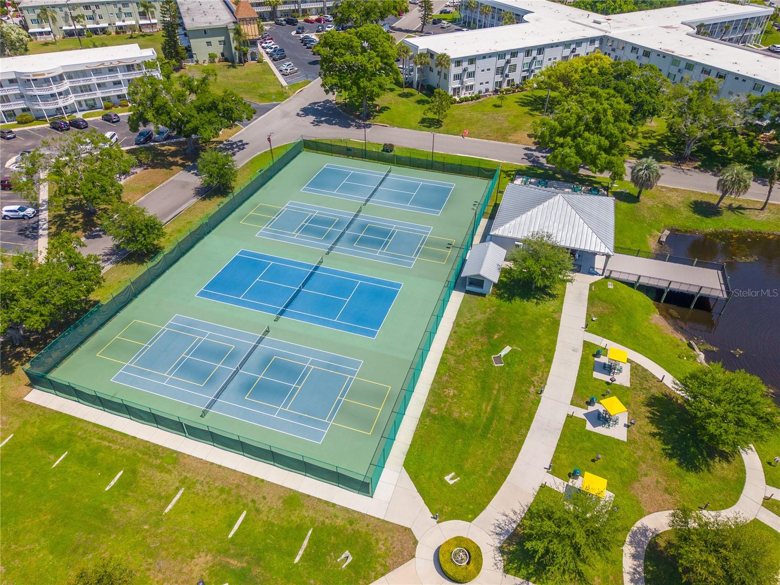 ON TOP OF THE WORLD - Residential