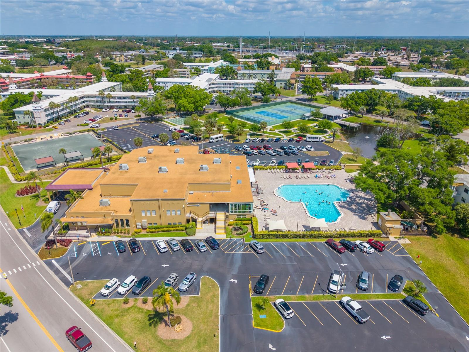 ON TOP OF THE WORLD - Residential