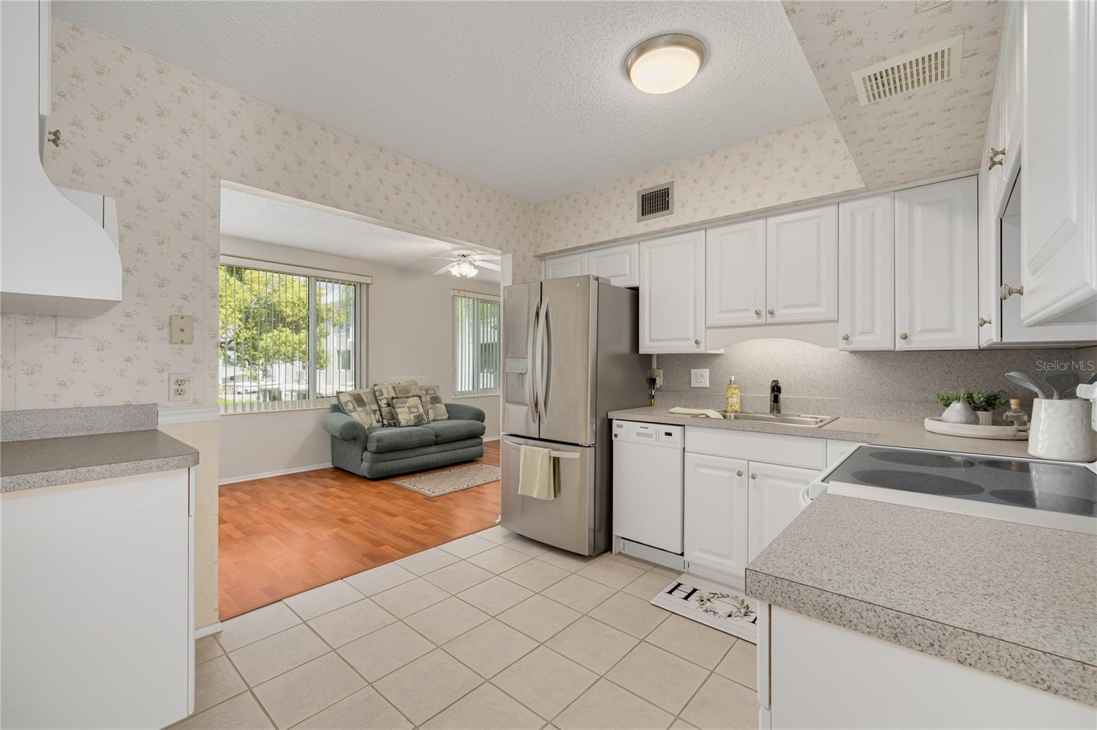 ON TOP OF THE WORLD - Residential