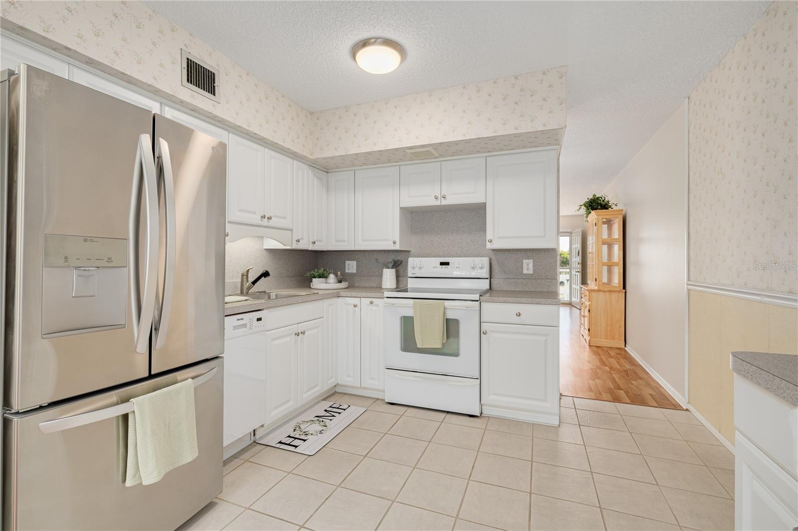 ON TOP OF THE WORLD - Residential