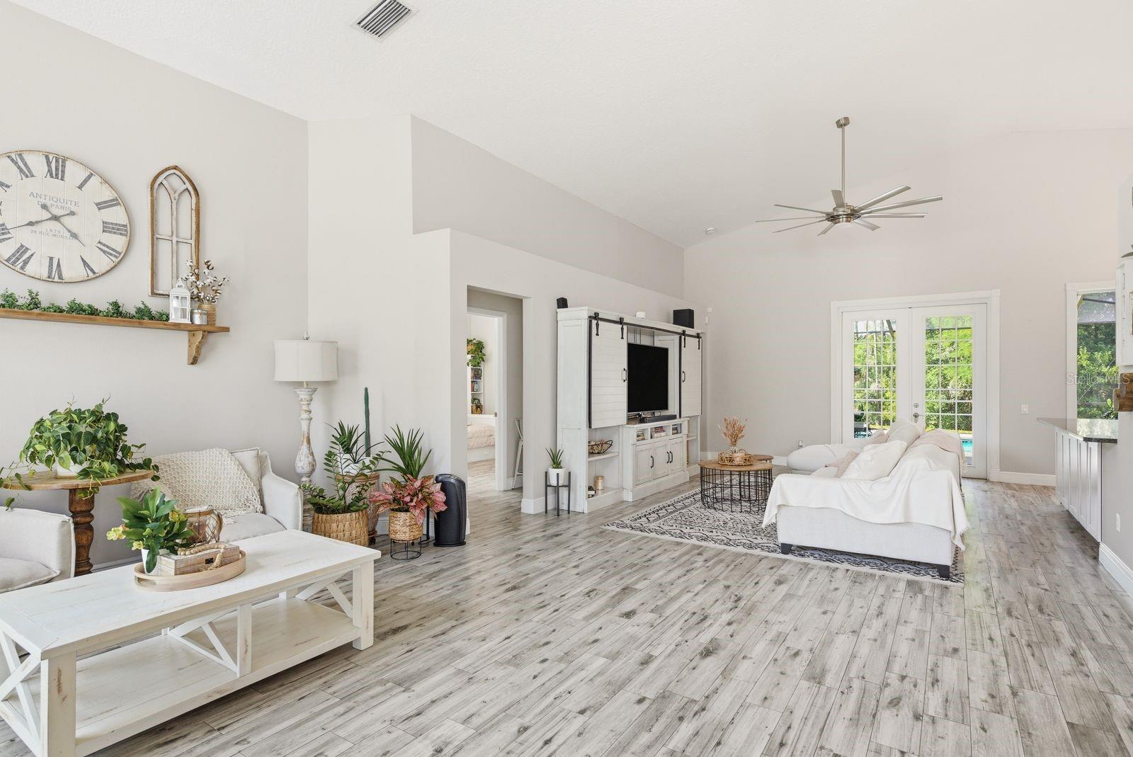 TAMPA PALMS AREA 2 7E UNIT 2 - Residential