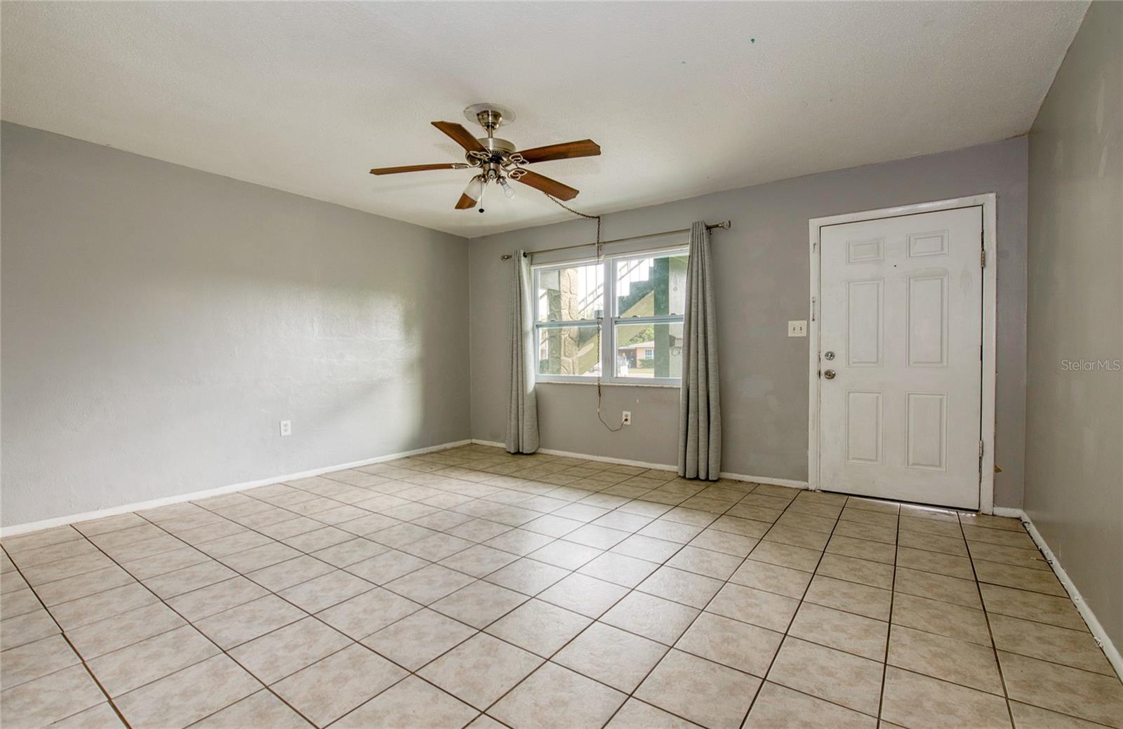 SKYCREST - Commercial Sale