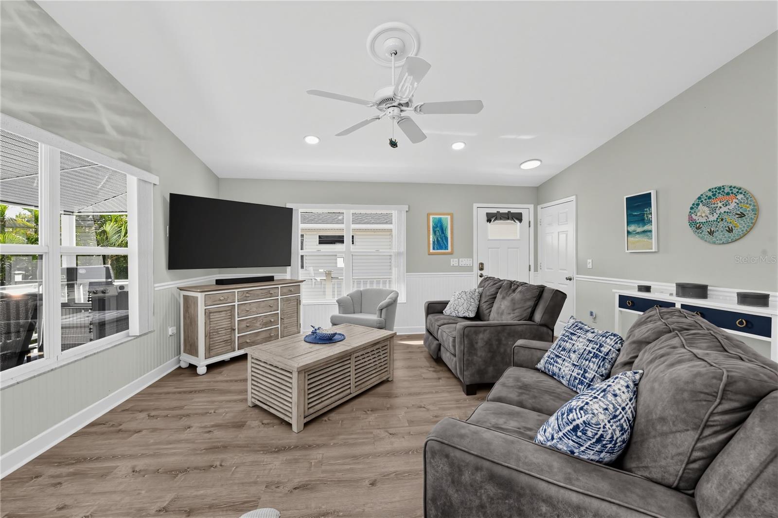 264 S HARBOR DRIVE