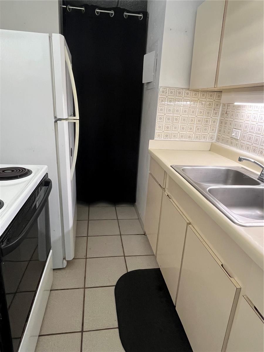 FONTANA TOWERS - Residential Lease