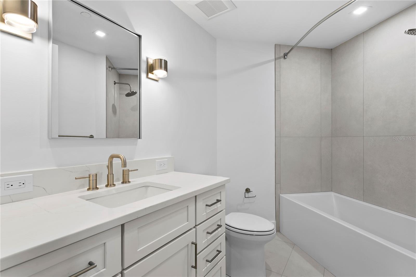 PARKSHORE PLAZA CONDO - Residential