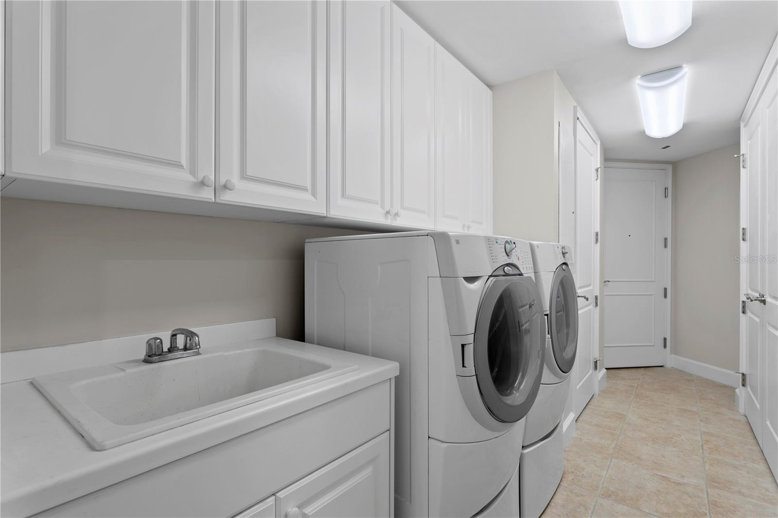 PARKSHORE PLAZA CONDO - Residential