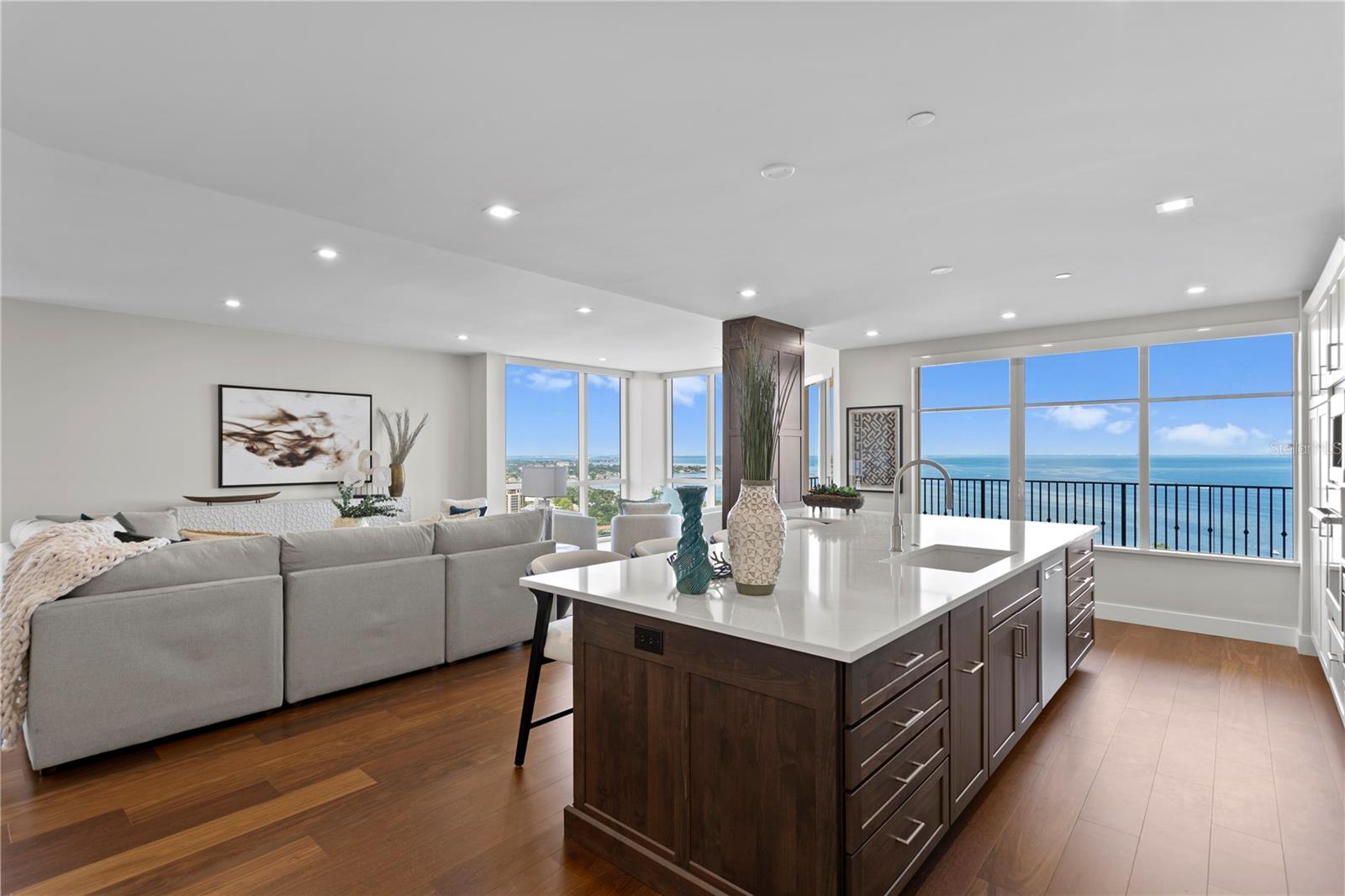 PARKSHORE PLAZA CONDO - Residential