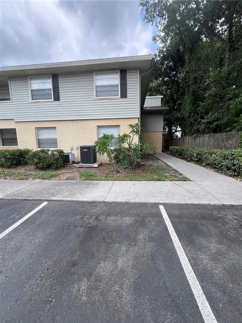 Photo of 226 Thorn Tree Place #226, Brandon, FL 33510 (MLS # TB8394352)