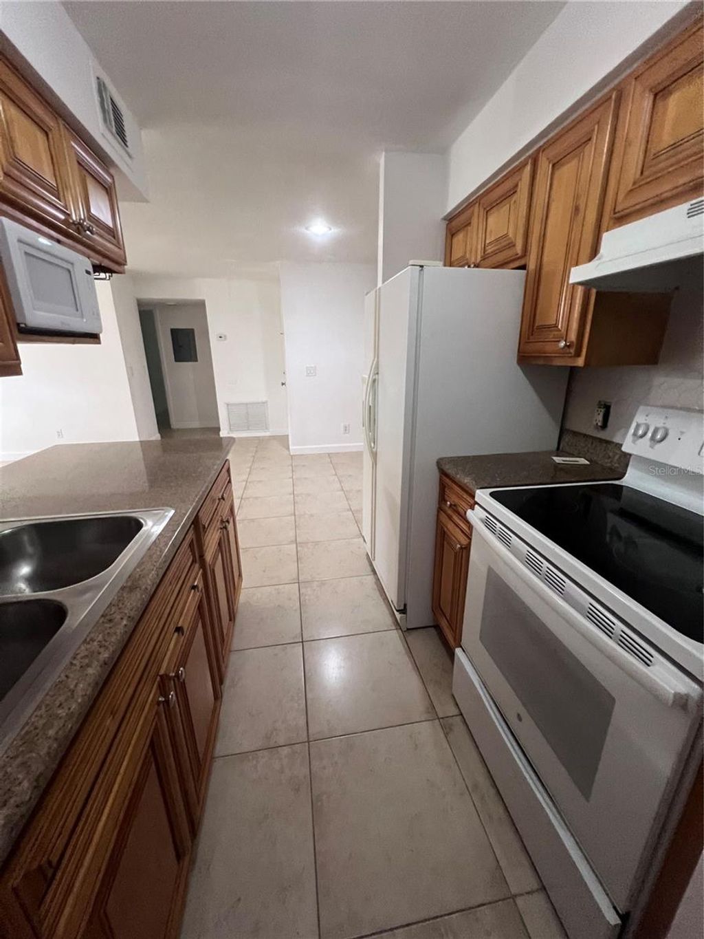 Photo of 226 Thorn Tree Place #226, Brandon, FL 33510 (MLS # TB8394352)