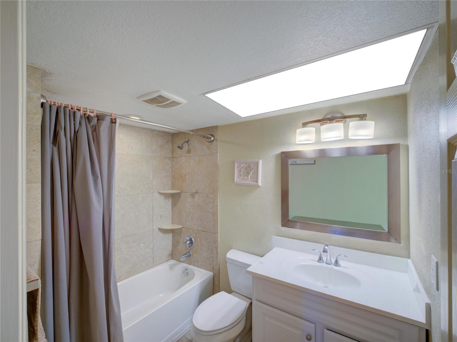 LA CASA CONDO - Residential