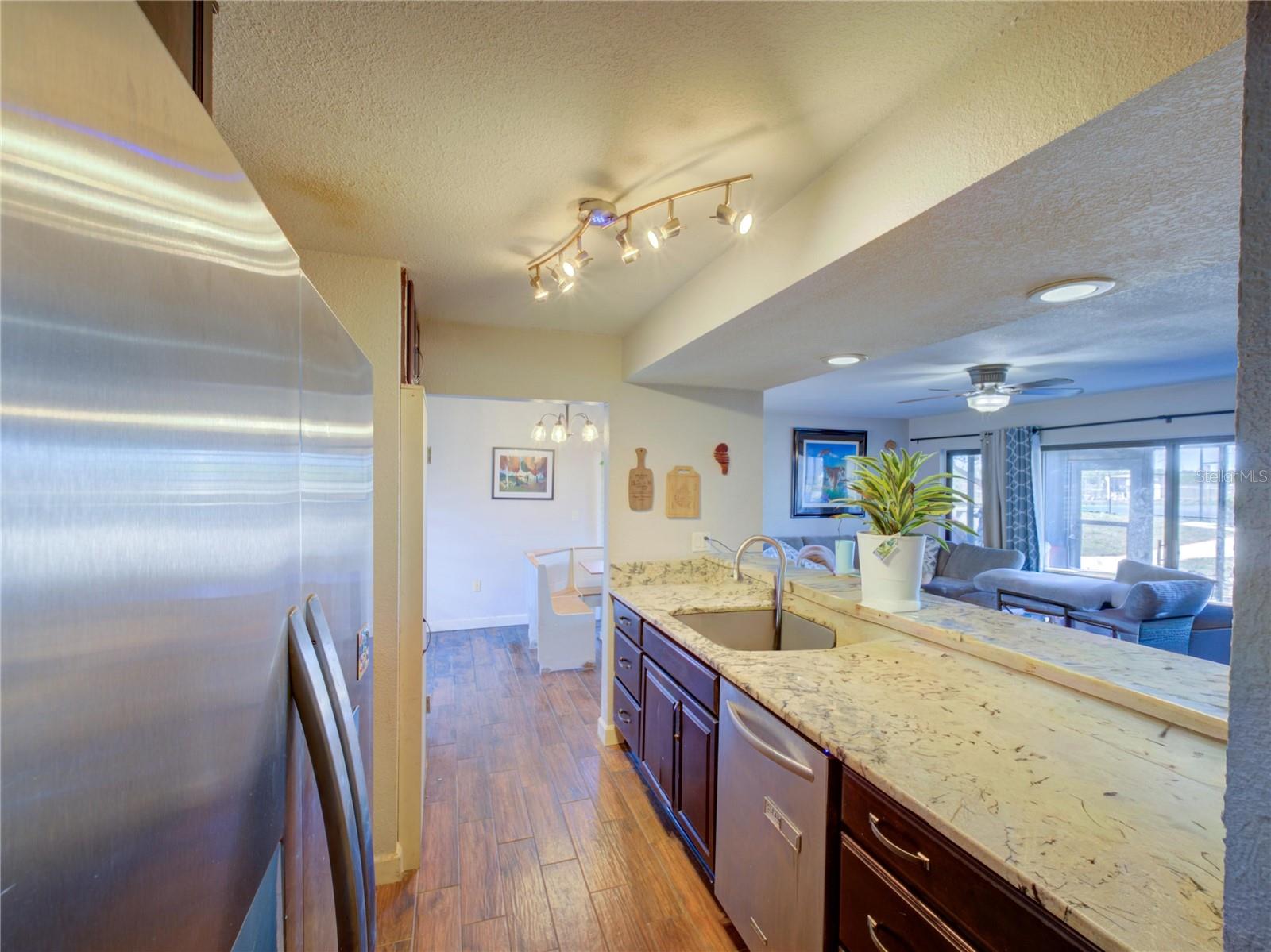 LA CASA CONDO - Residential