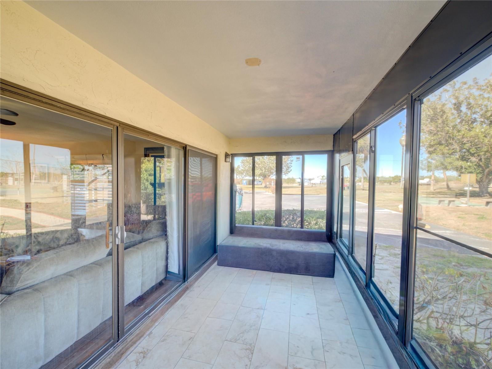 LA CASA CONDO - Residential