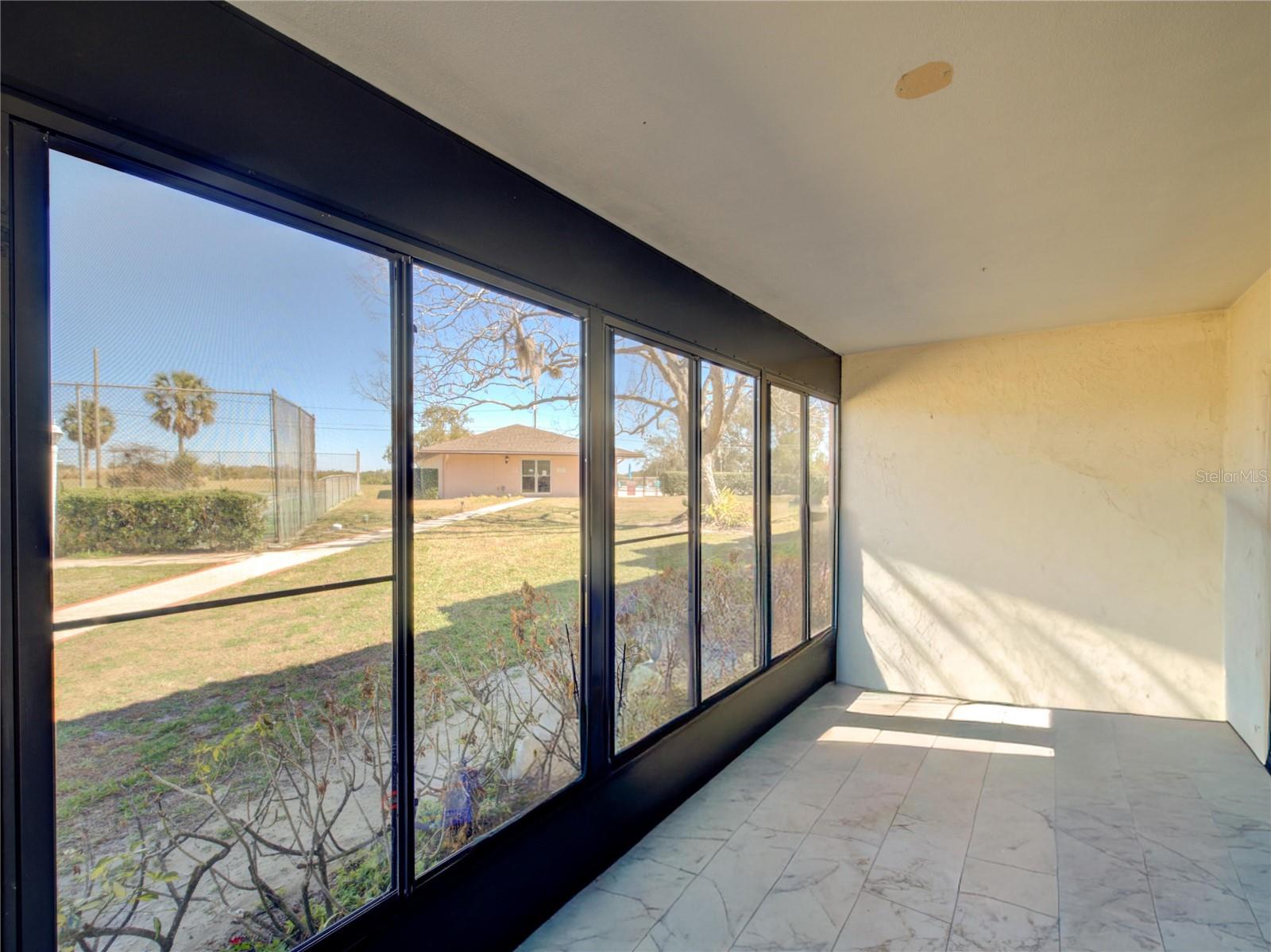 LA CASA CONDO - Residential