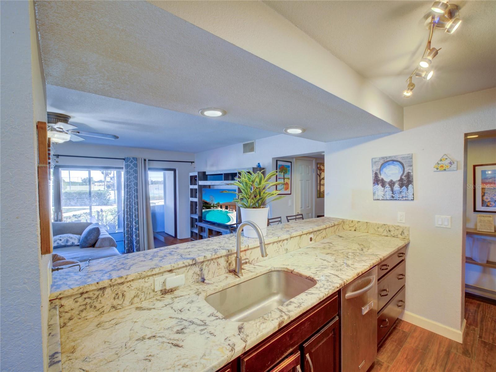 LA CASA CONDO - Residential