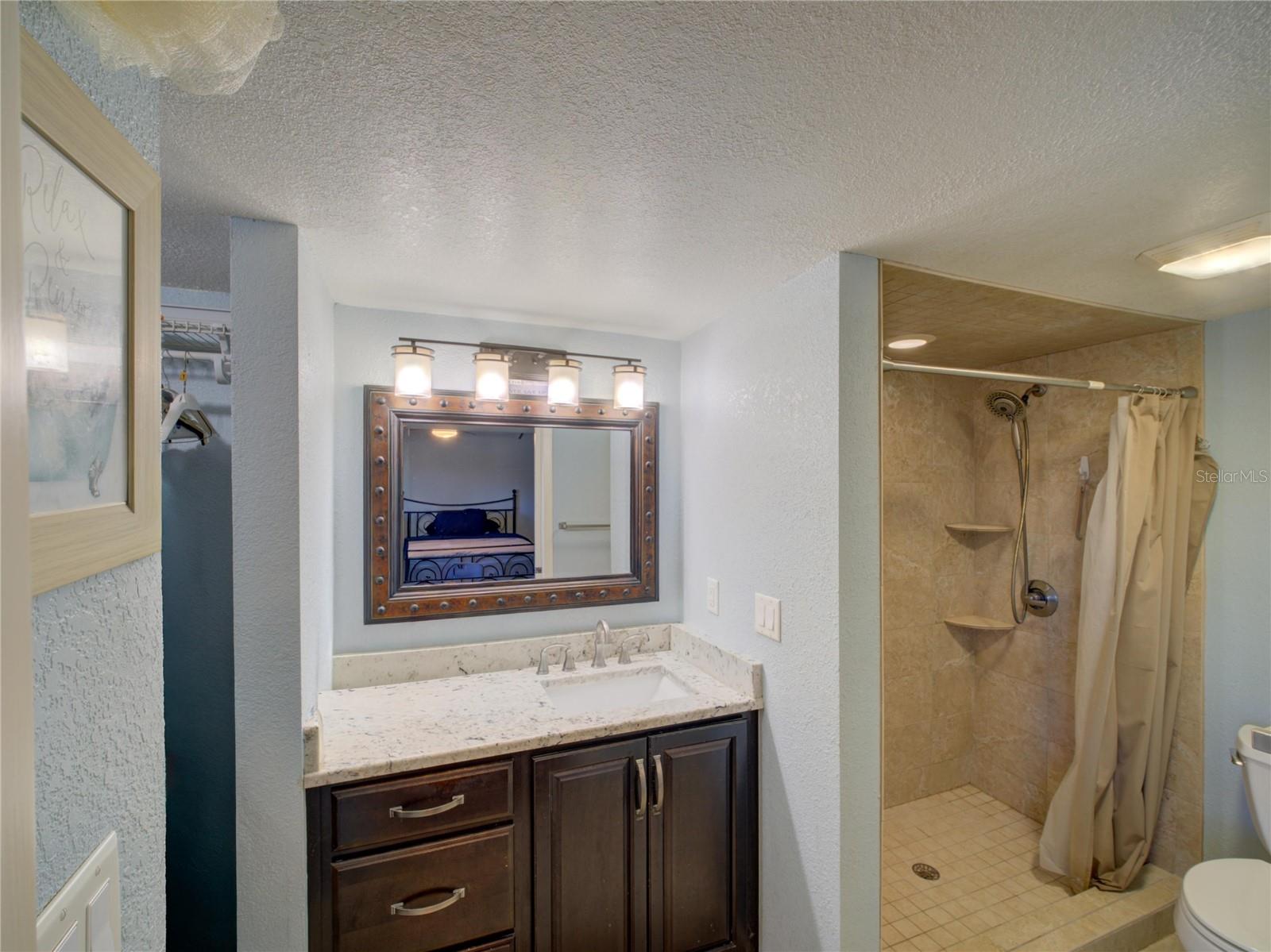 LA CASA CONDO - Residential