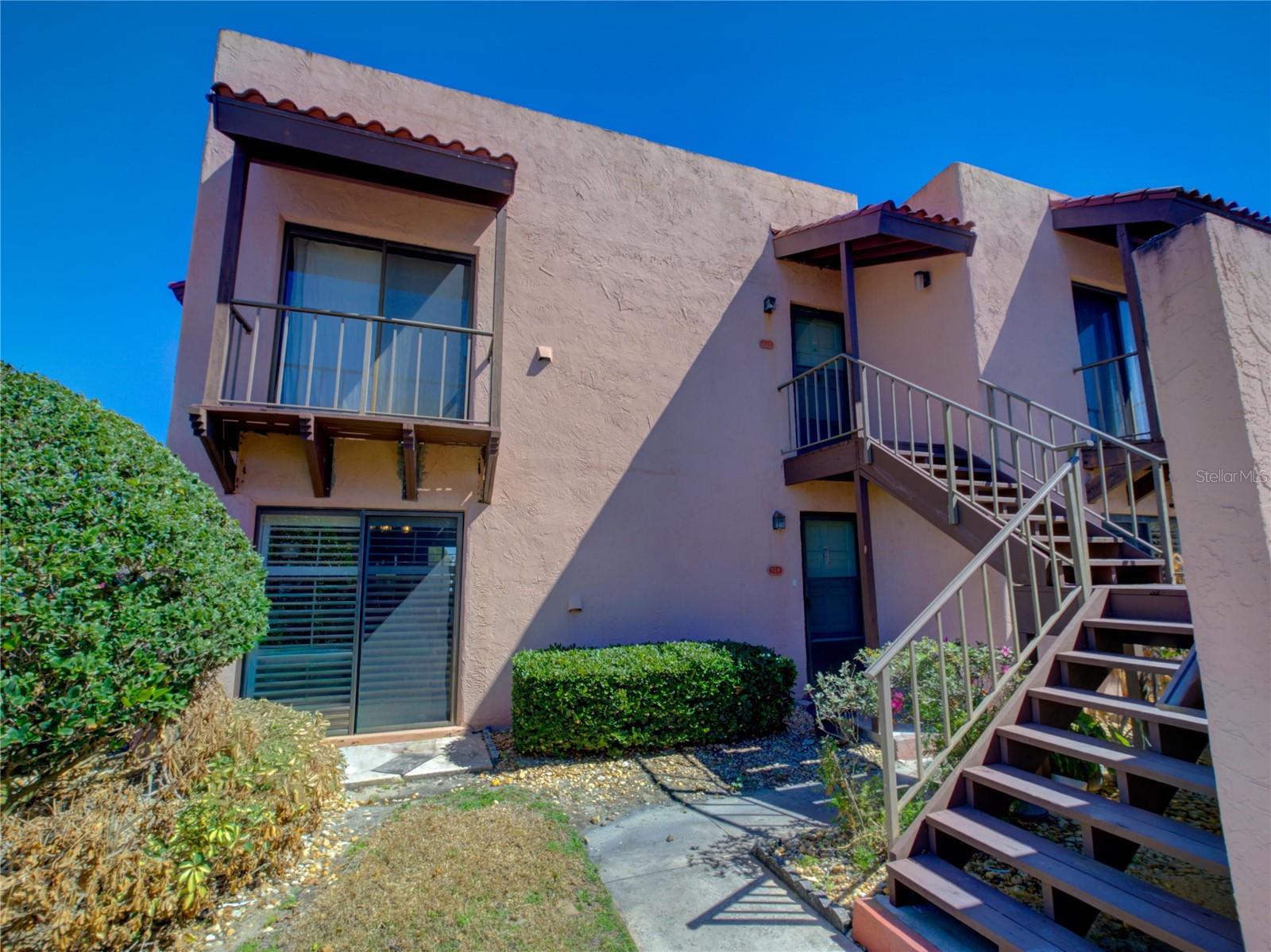 LA CASA CONDO - Residential