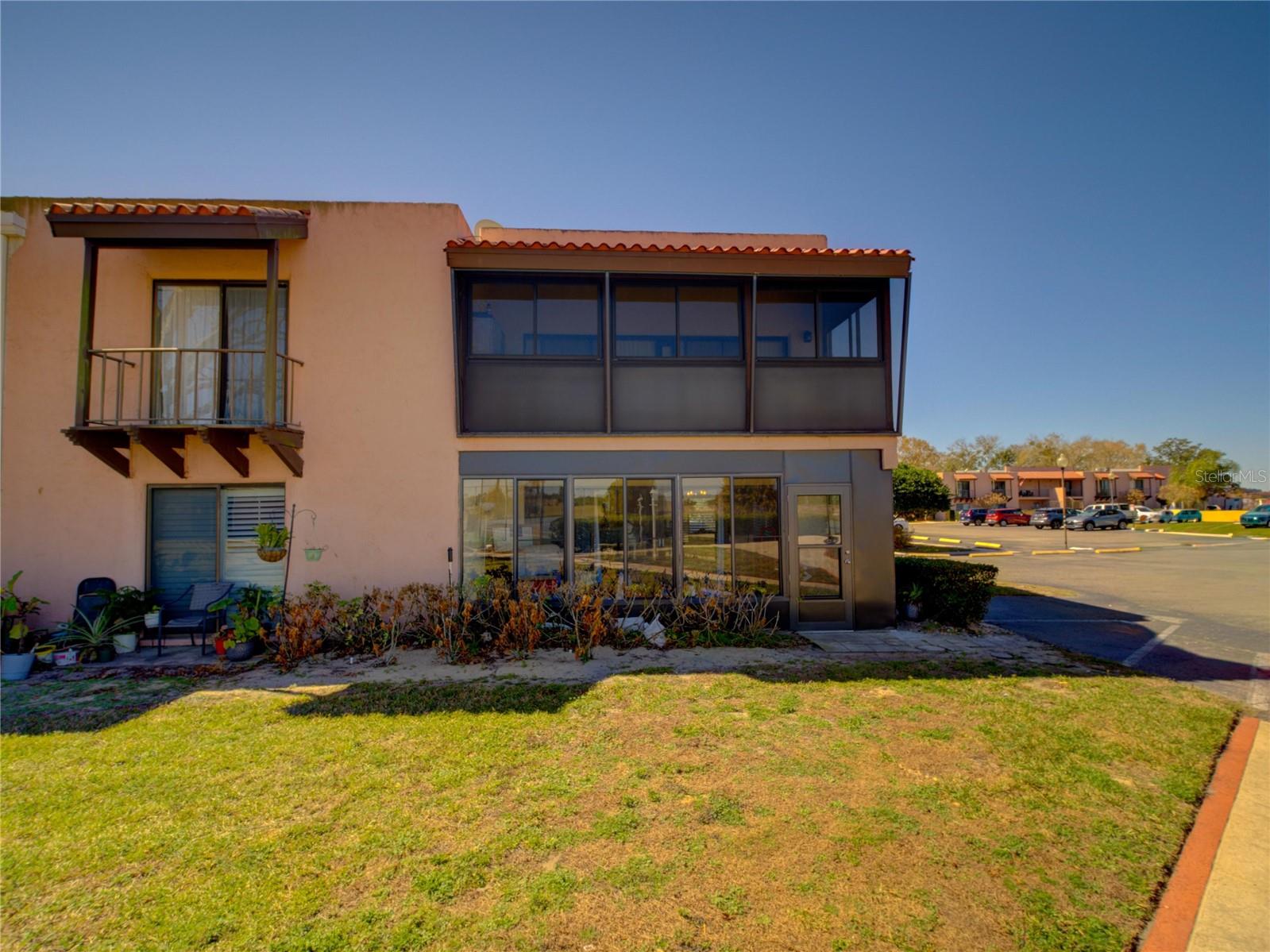 LA CASA CONDO - Residential