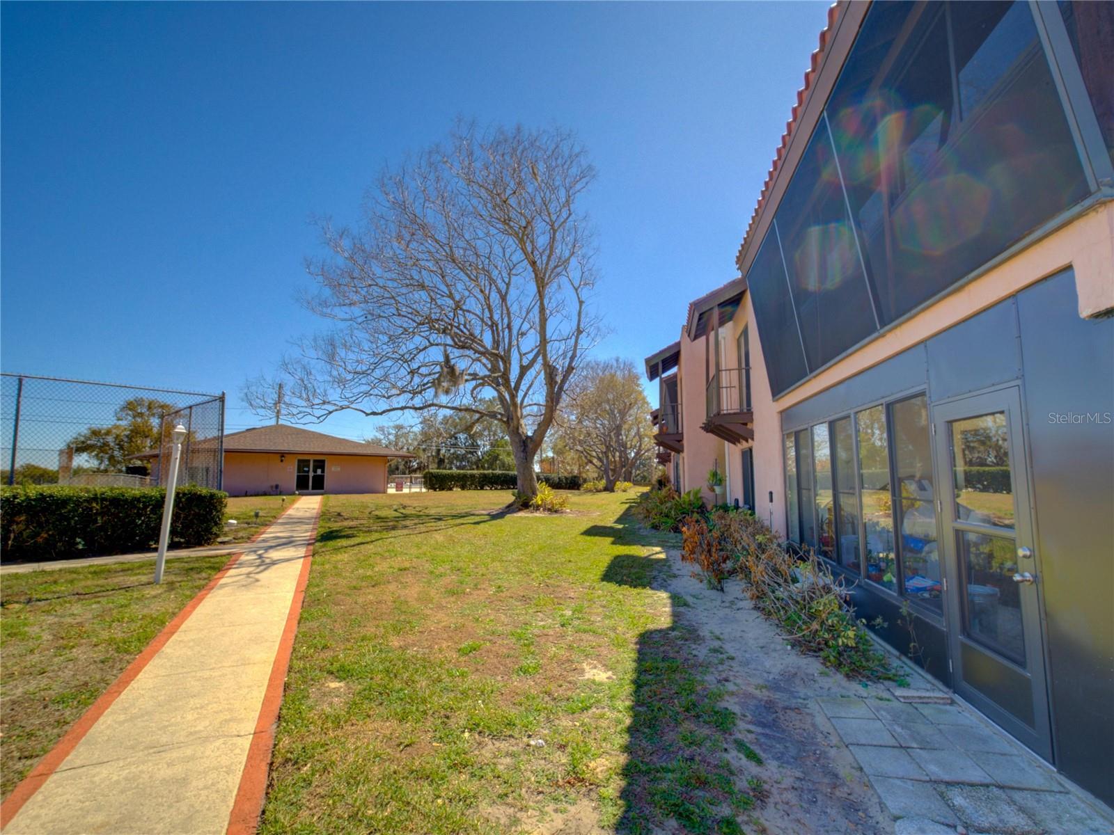 LA CASA CONDO - Residential